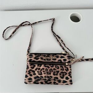 Micheal Kors crossbody purse